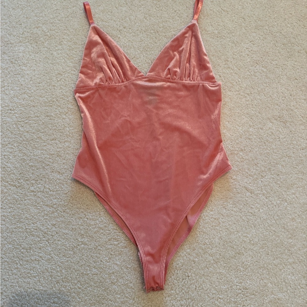 Forever 21 Pink Velvet Bodysuit size M never worn